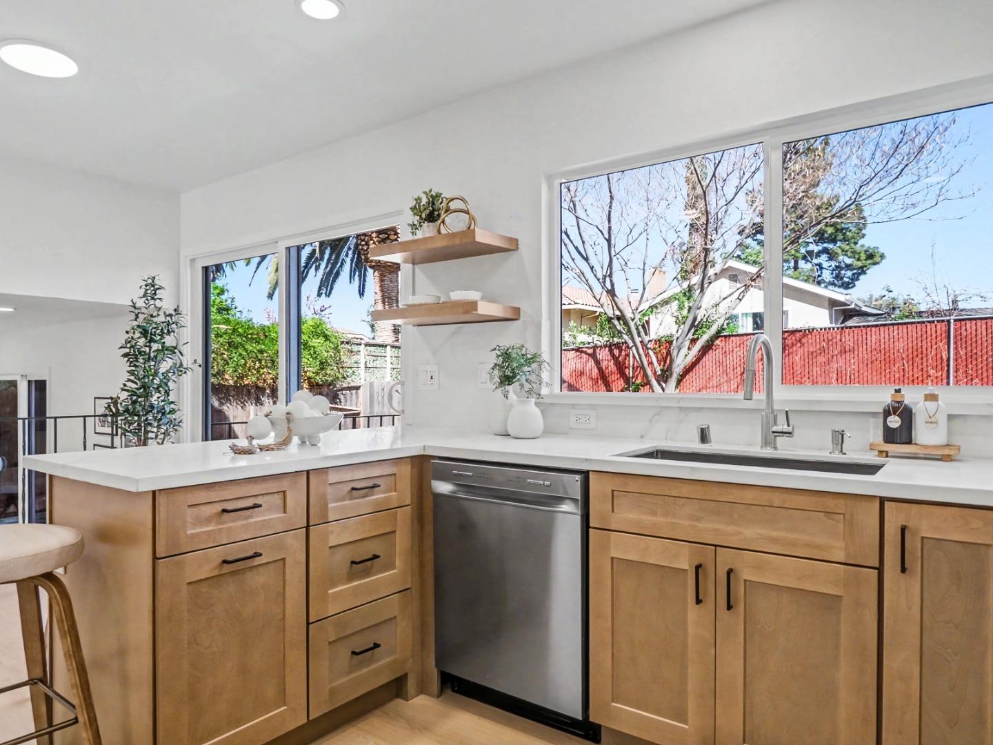 Detail Gallery Image 7 of 42 For 387 Avenida Palmas, San Jose,  CA 95123 - 3 Beds | 2/1 Baths