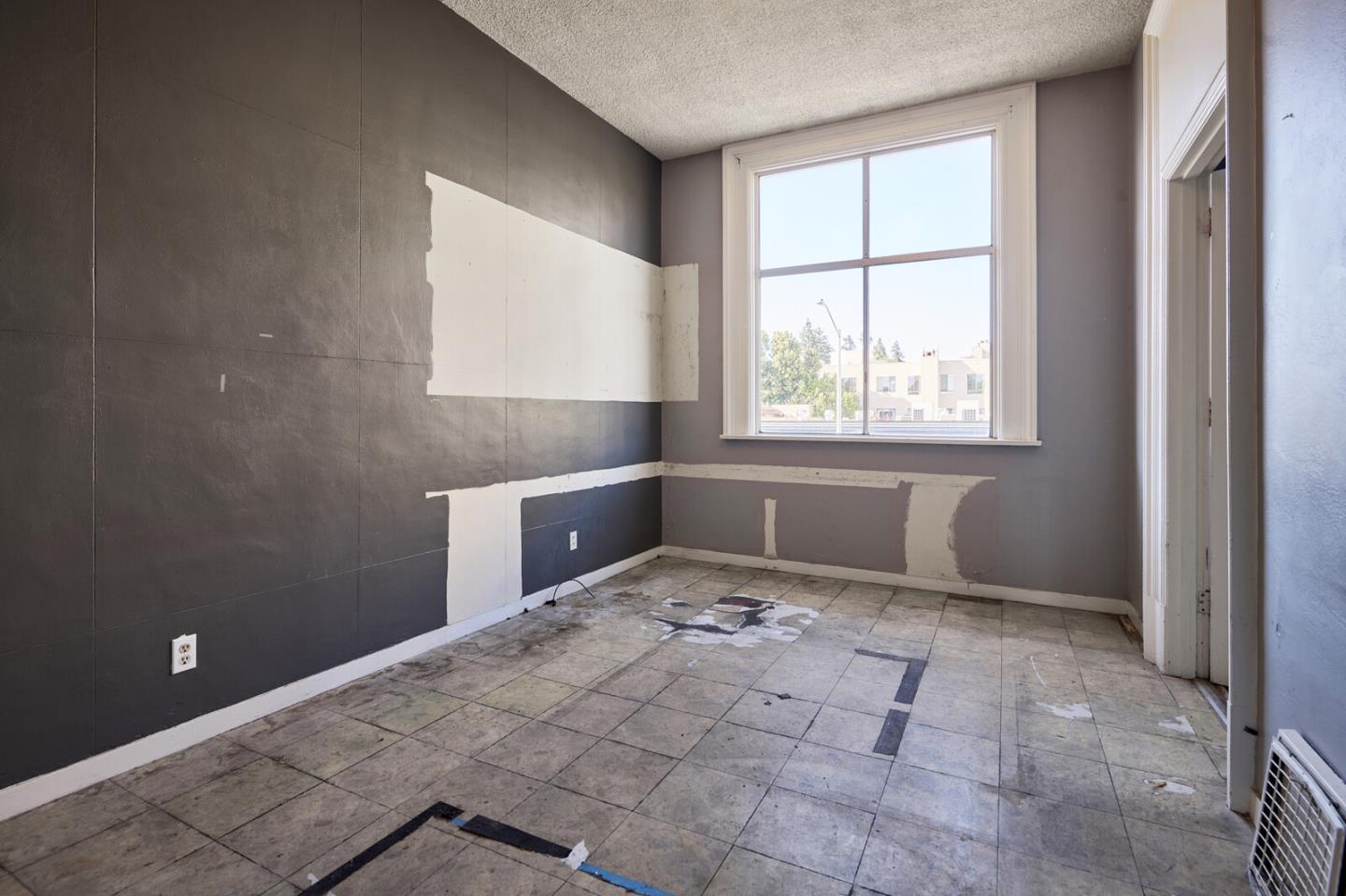 Detail Gallery Image 16 of 18 For 709 S B St, San Mateo,  CA 94401 - – Beds | – Baths