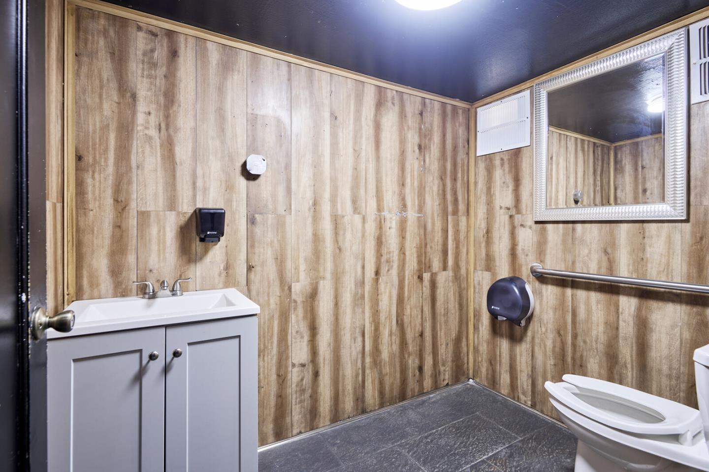 Detail Gallery Image 9 of 18 For 709 S B St, San Mateo,  CA 94401 - – Beds | – Baths