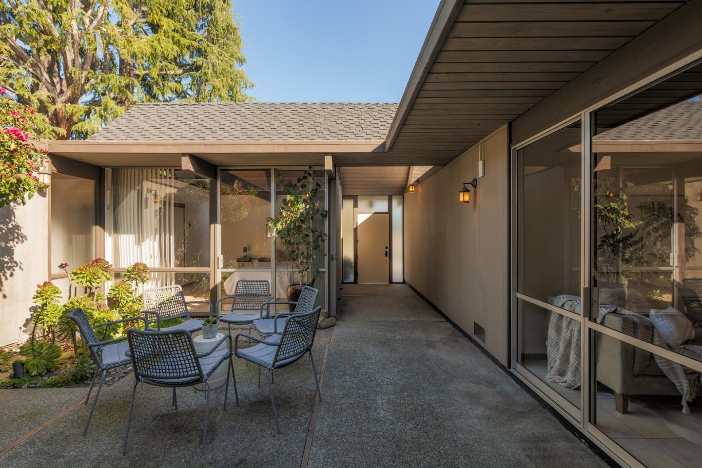 Detail Gallery Image 4 of 30 For 807 Piper Ave, Sunnyvale,  CA 94087 - 4 Beds | 2 Baths