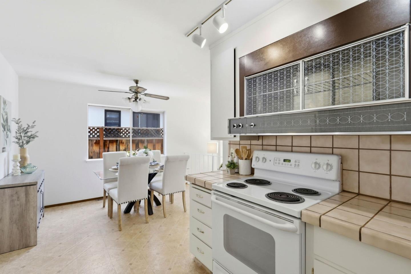 Detail Gallery Image 14 of 36 For 5948 Royal Ann Dr, San Jose,  CA 95129 - 3 Beds | 2 Baths