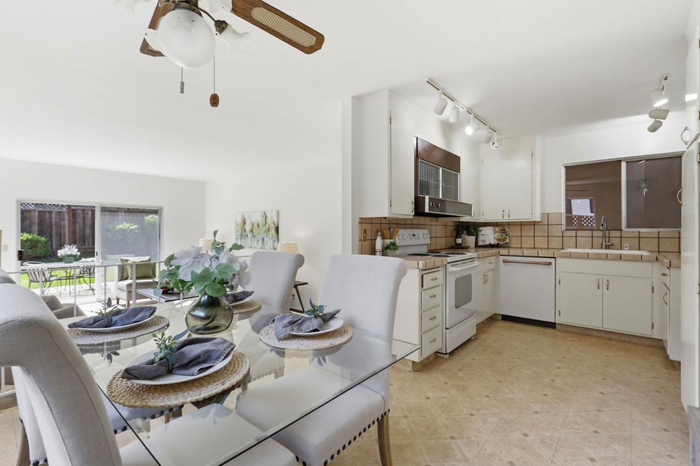 Detail Gallery Image 15 of 36 For 5948 Royal Ann Dr, San Jose,  CA 95129 - 3 Beds | 2 Baths