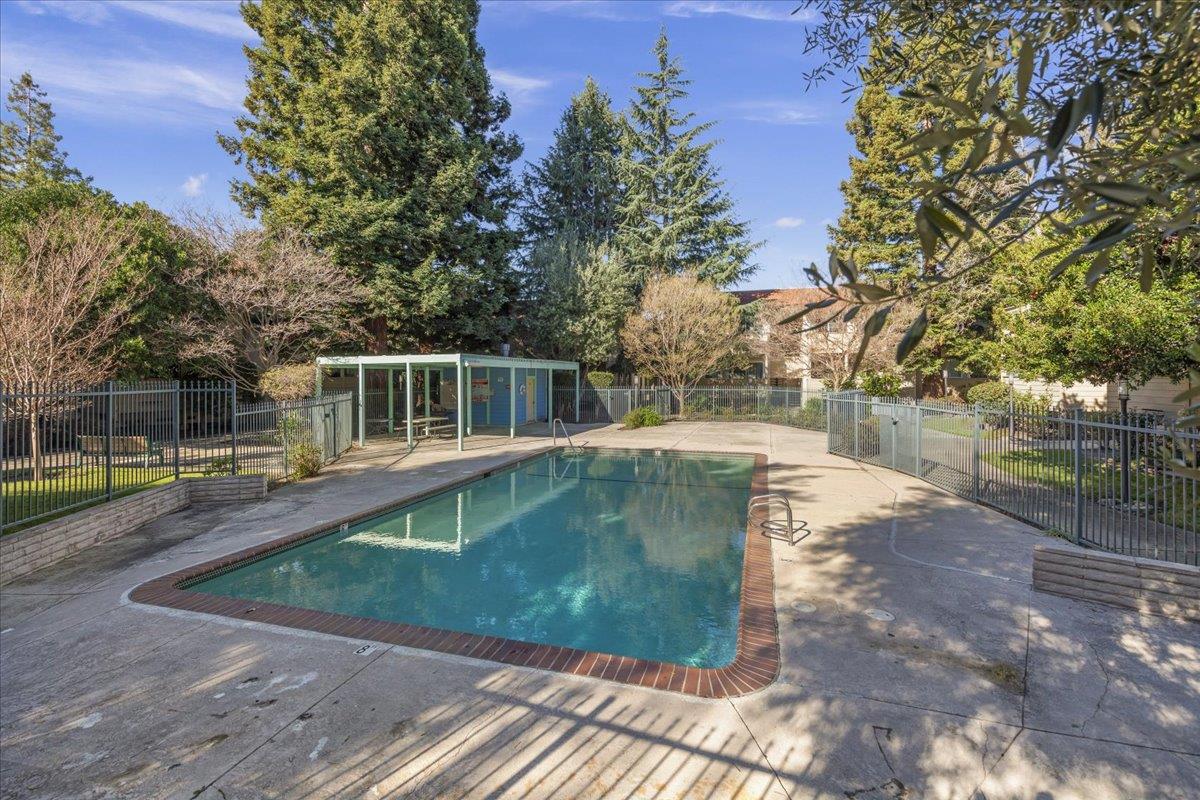 Detail Gallery Image 18 of 18 For 765 N Fair Oaks Ave #3,  Sunnyvale,  CA 94085 - 3 Beds | 2 Baths