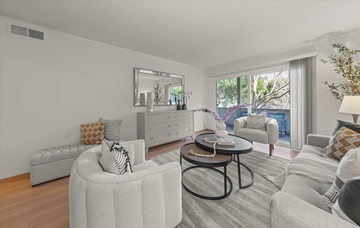 Detail Gallery Image 4 of 18 For 765 N Fair Oaks Ave #3,  Sunnyvale,  CA 94085 - 3 Beds | 2 Baths