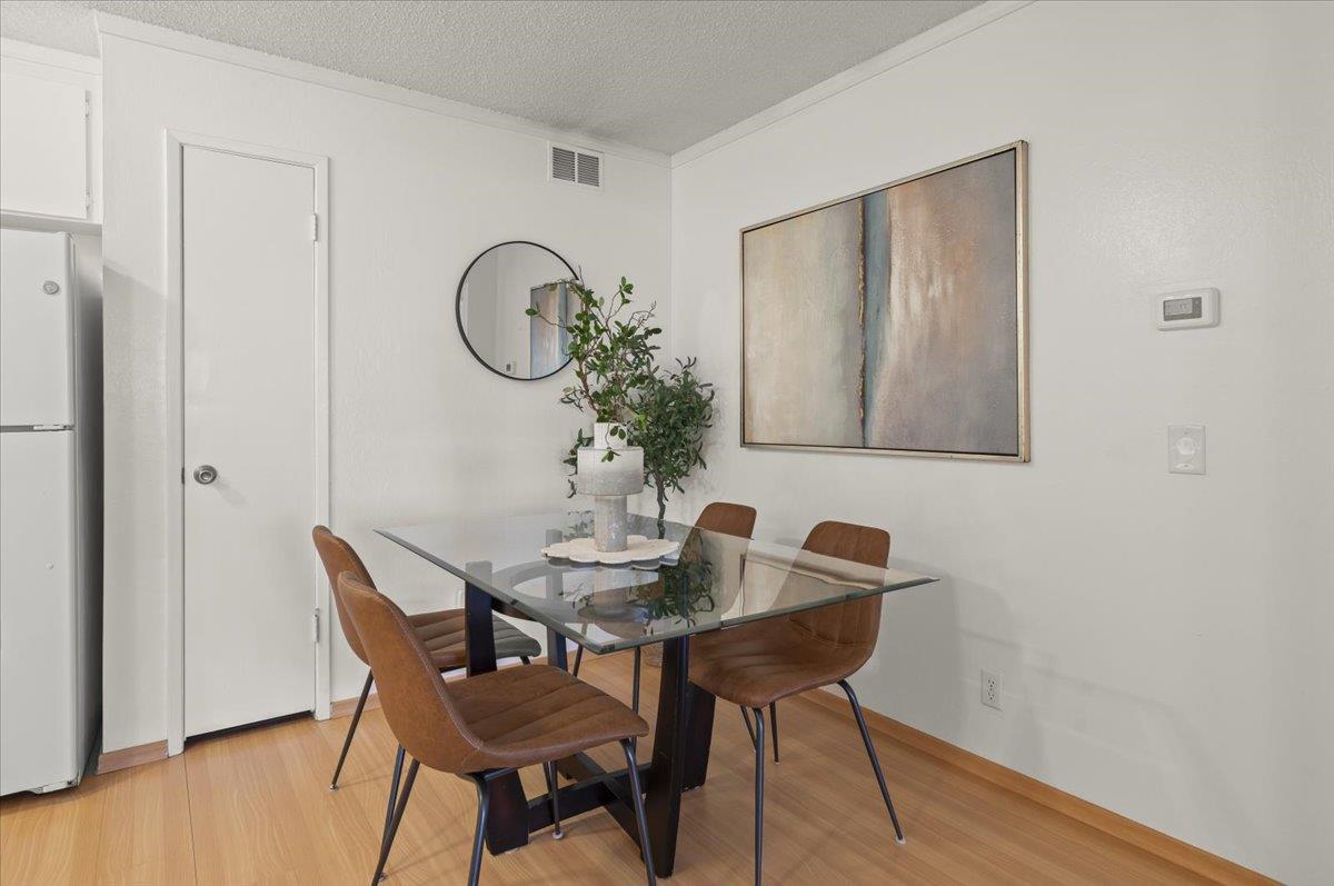 Detail Gallery Image 5 of 18 For 765 N Fair Oaks Ave #3,  Sunnyvale,  CA 94085 - 3 Beds | 2 Baths