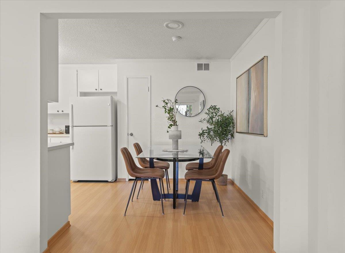 Detail Gallery Image 6 of 18 For 765 N Fair Oaks Ave #3,  Sunnyvale,  CA 94085 - 3 Beds | 2 Baths