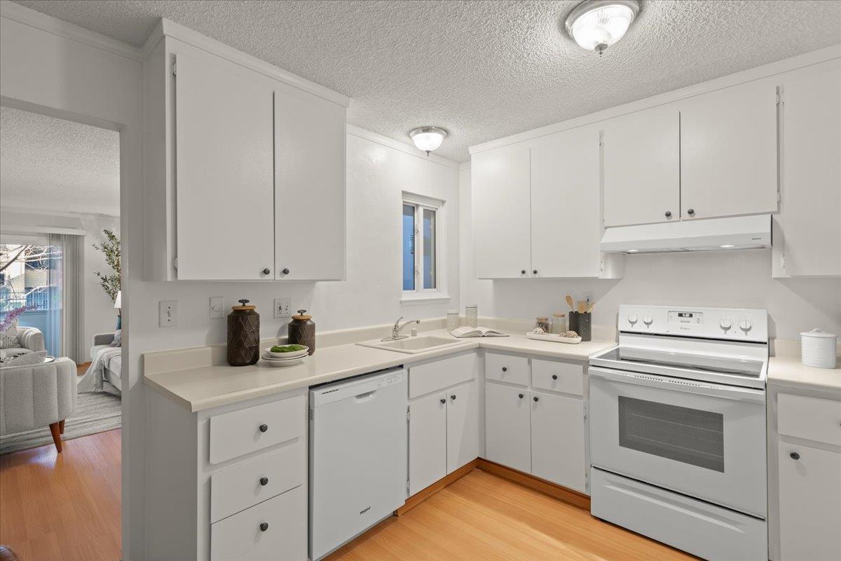 Detail Gallery Image 8 of 18 For 765 N Fair Oaks Ave #3,  Sunnyvale,  CA 94085 - 3 Beds | 2 Baths