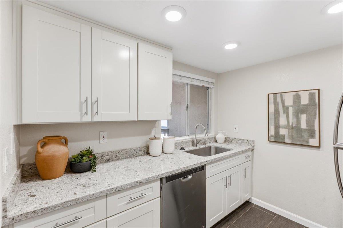 Detail Gallery Image 13 of 32 For 871 W California Ave #J,  Sunnyvale,  CA 94086 - 2 Beds | 1/1 Baths