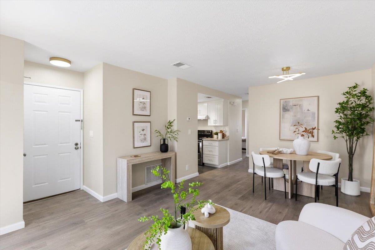 Detail Gallery Image 5 of 32 For 871 W California Ave #J,  Sunnyvale,  CA 94086 - 2 Beds | 1/1 Baths