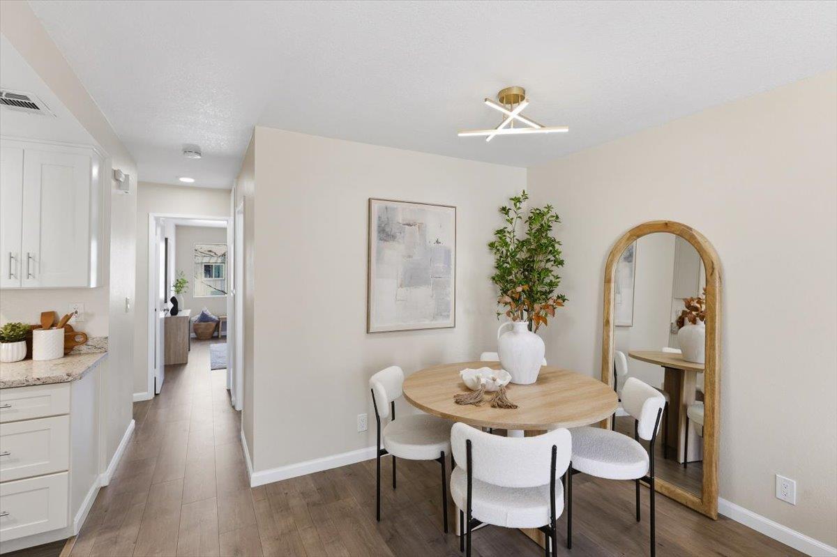 Detail Gallery Image 8 of 32 For 871 W California Ave #J,  Sunnyvale,  CA 94086 - 2 Beds | 1/1 Baths