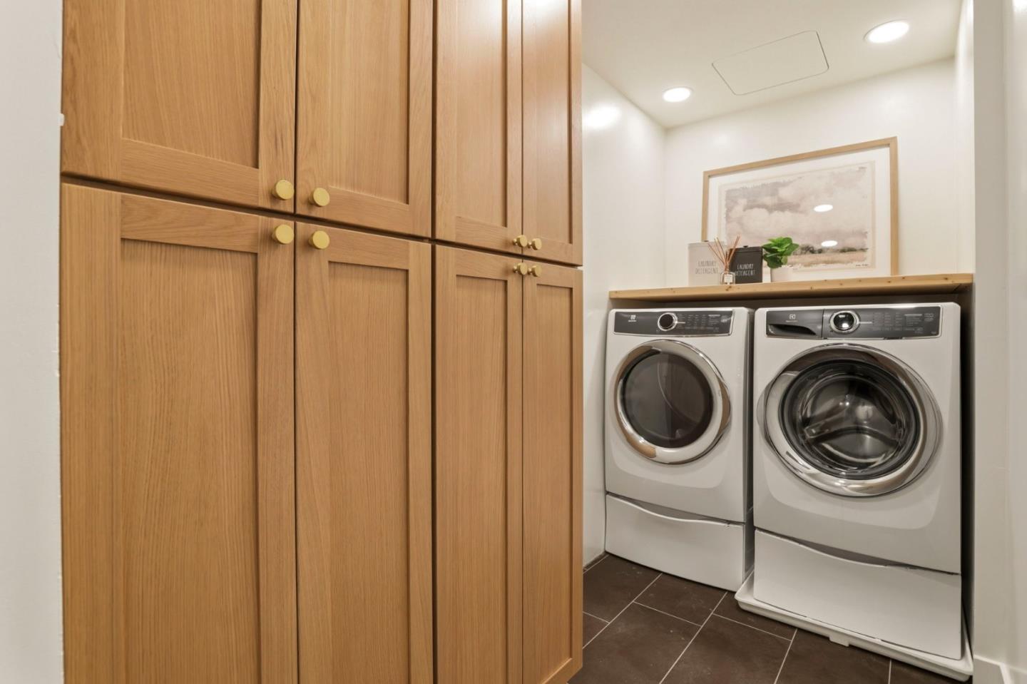 Detail Gallery Image 16 of 37 For 211 Woodland Ct, Livermore,  CA 94550 - 4 Beds | 3/1 Baths