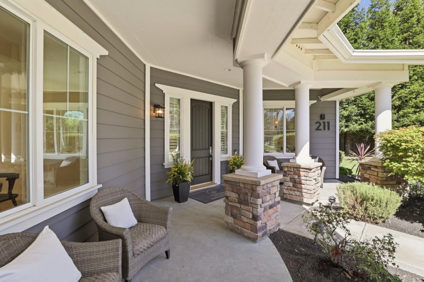 Detail Gallery Image 3 of 37 For 211 Woodland Ct, Livermore,  CA 94550 - 4 Beds | 3/1 Baths