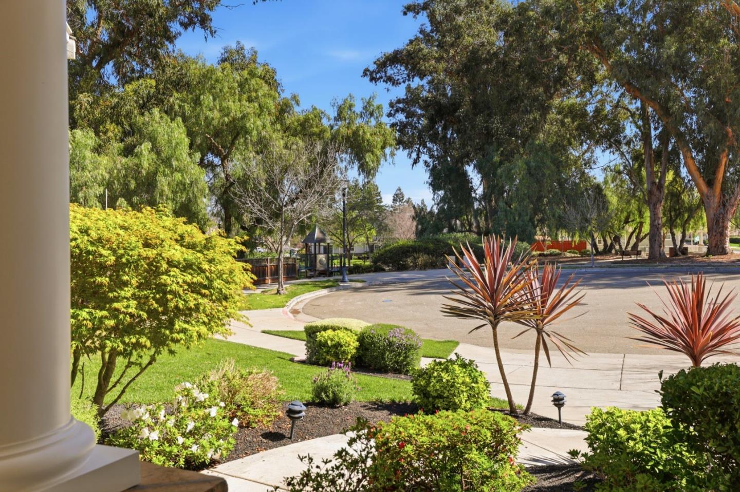 Detail Gallery Image 4 of 37 For 211 Woodland Ct, Livermore,  CA 94550 - 4 Beds | 3/1 Baths