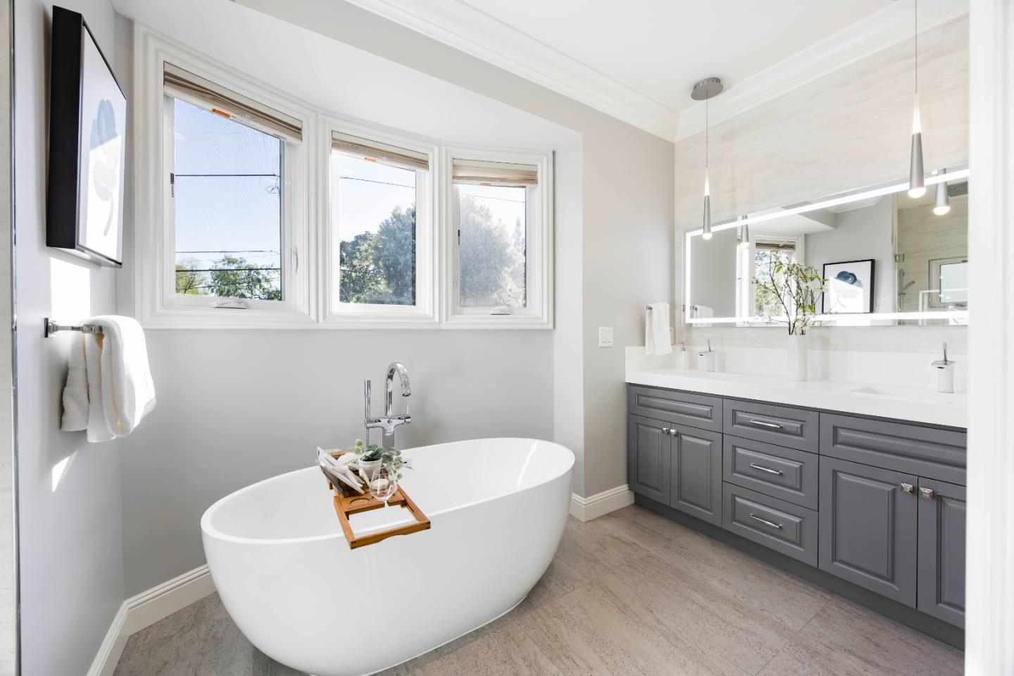 Detail Gallery Image 20 of 32 For 4118 Sutherland Dr, Palo Alto,  CA 94303 - 5 Beds | 3/1 Baths