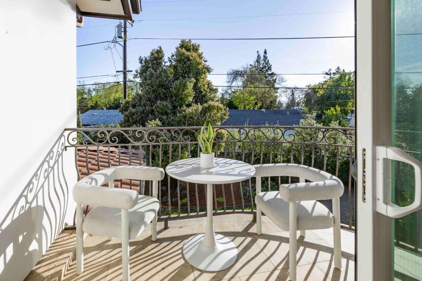 Detail Gallery Image 24 of 32 For 4118 Sutherland Dr, Palo Alto,  CA 94303 - 5 Beds | 3/1 Baths