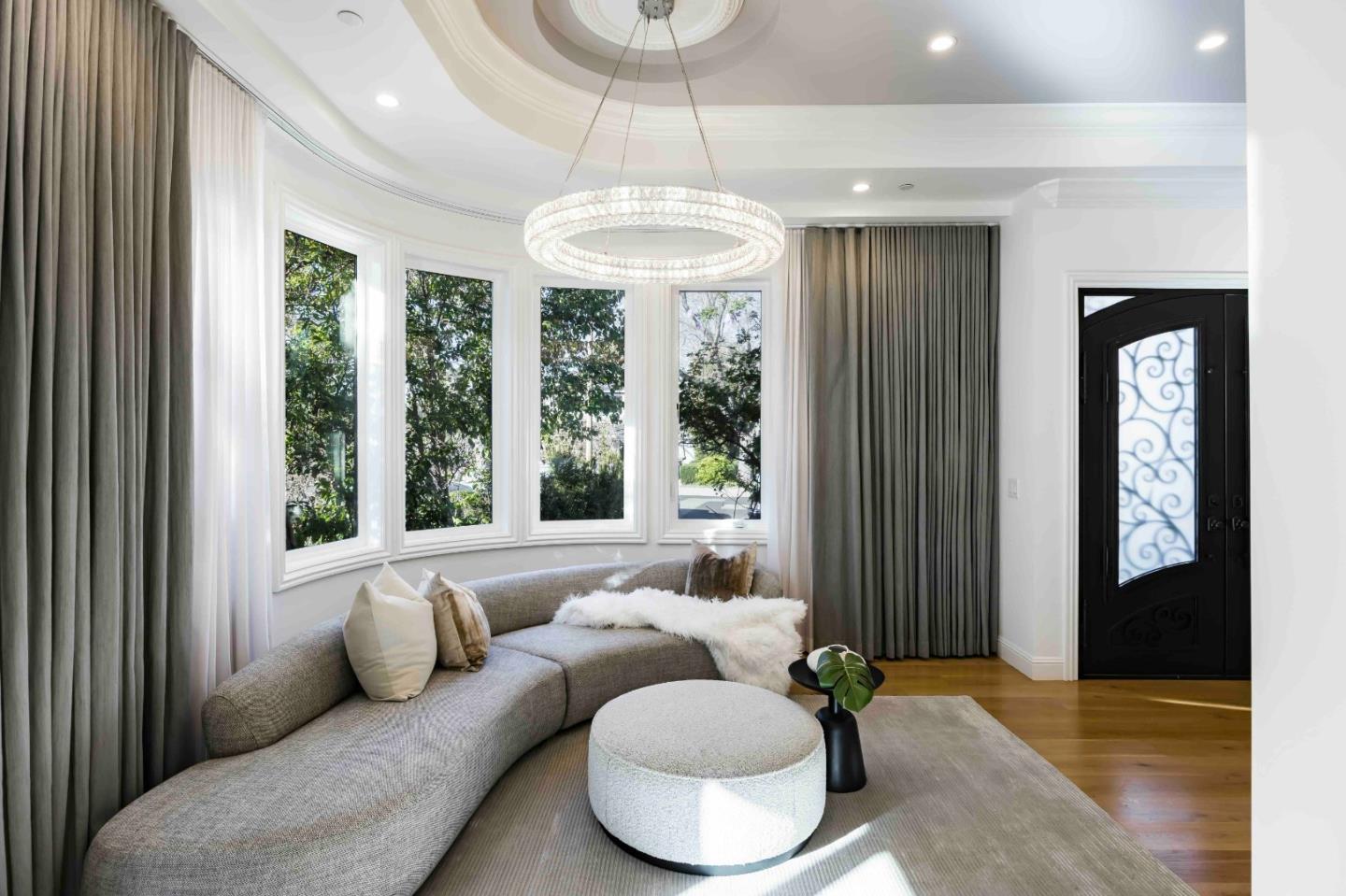 Detail Gallery Image 4 of 32 For 4118 Sutherland Dr, Palo Alto,  CA 94303 - 5 Beds | 3/1 Baths