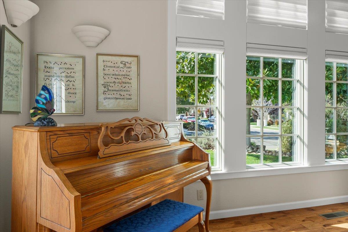 Detail Gallery Image 11 of 49 For 5322 Kunkel Dr, San Jose,  CA 95124 - 5 Beds | 3/1 Baths