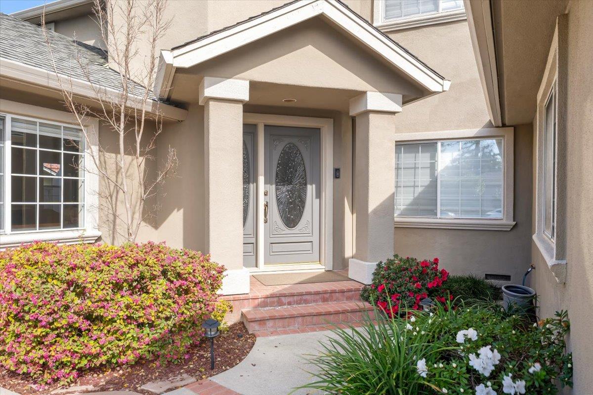 Detail Gallery Image 5 of 49 For 5322 Kunkel Dr, San Jose,  CA 95124 - 5 Beds | 3/1 Baths