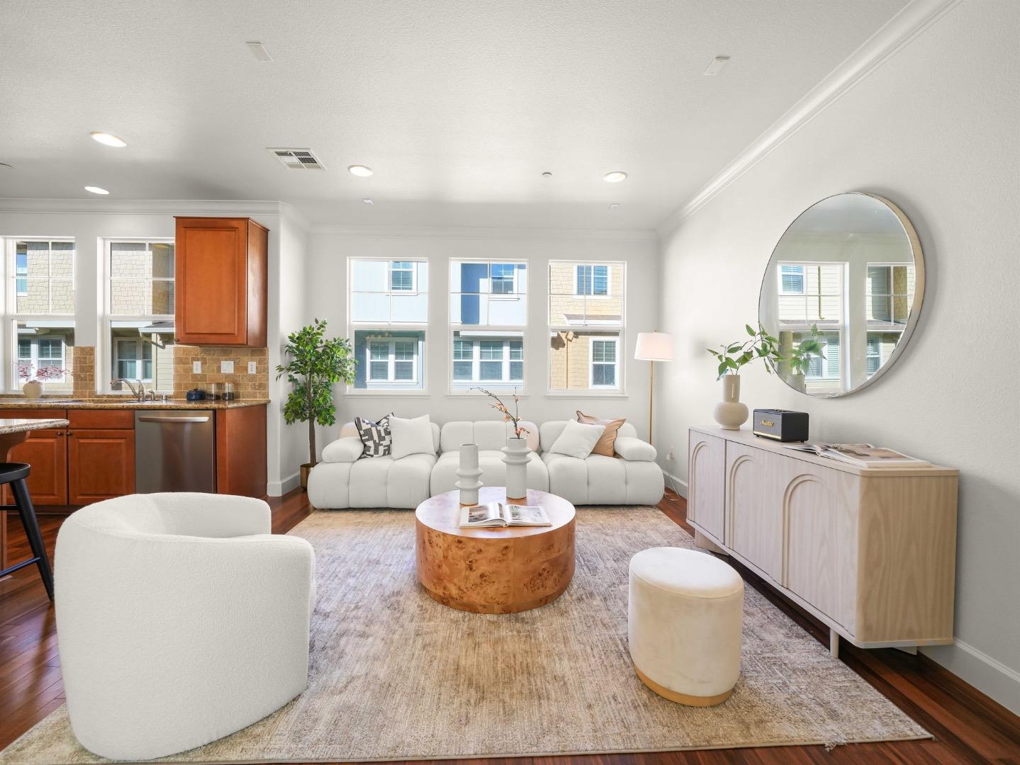 Detail Gallery Image 11 of 31 For 307 Seattle Lane, Redwood City,  CA 94065 - 3 Beds | 2/1 Baths