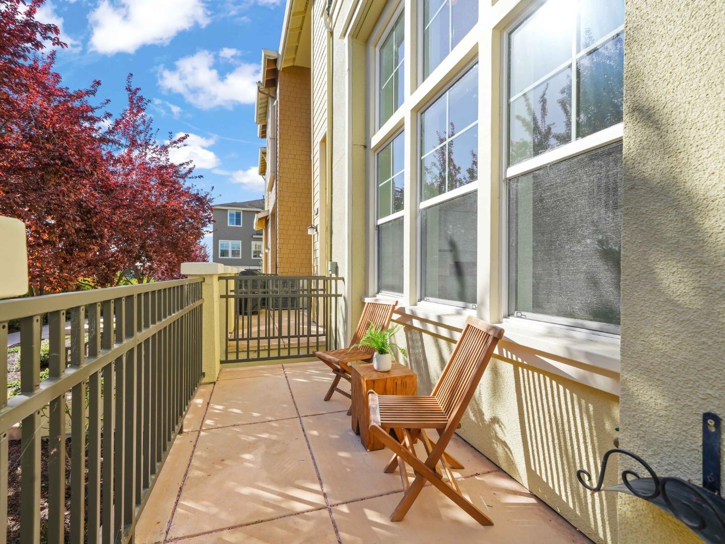 Detail Gallery Image 2 of 31 For 307 Seattle Lane, Redwood City,  CA 94065 - 3 Beds | 2/1 Baths