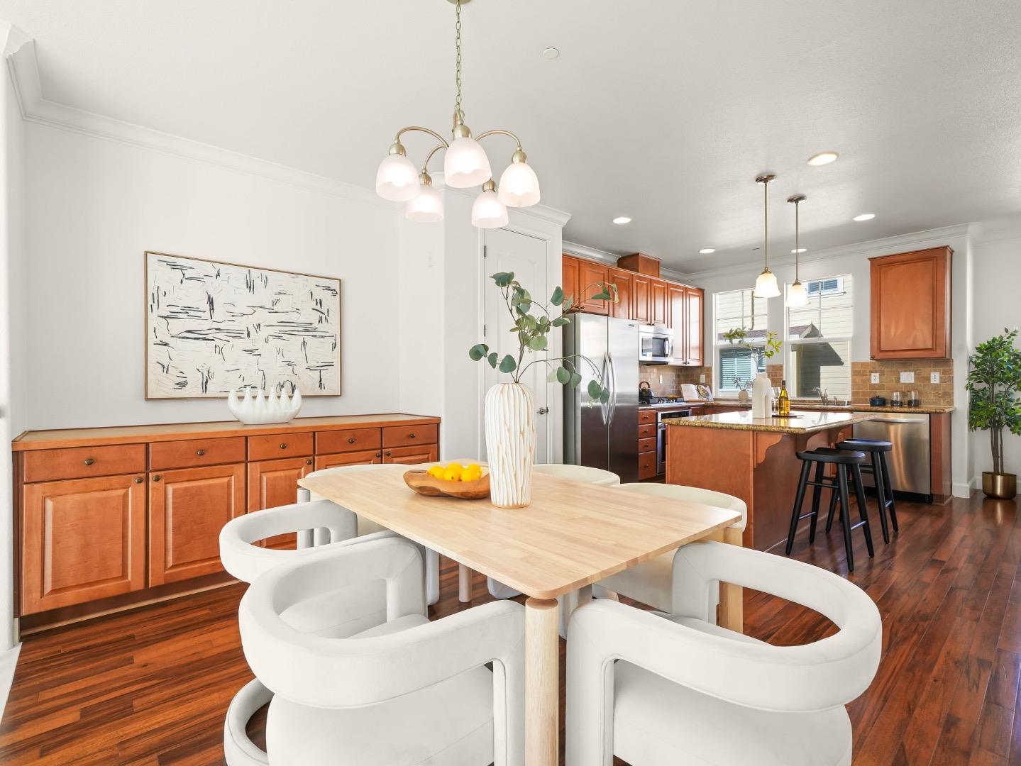 Detail Gallery Image 9 of 31 For 307 Seattle Lane, Redwood City,  CA 94065 - 3 Beds | 2/1 Baths