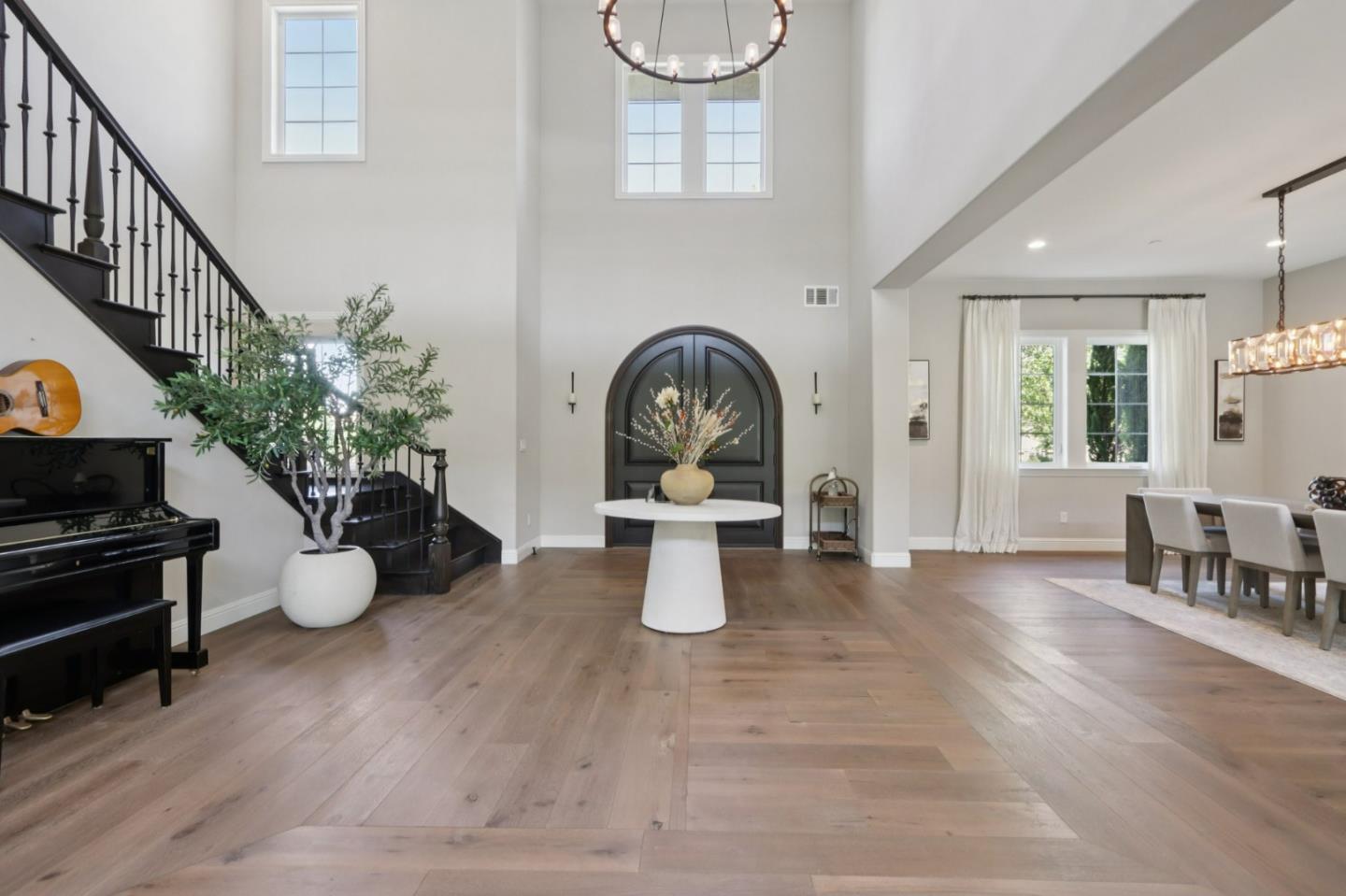 Detail Gallery Image 11 of 97 For 18600 Corte Arcangel, Morgan Hill,  CA 95037 - 5 Beds | 5/1 Baths