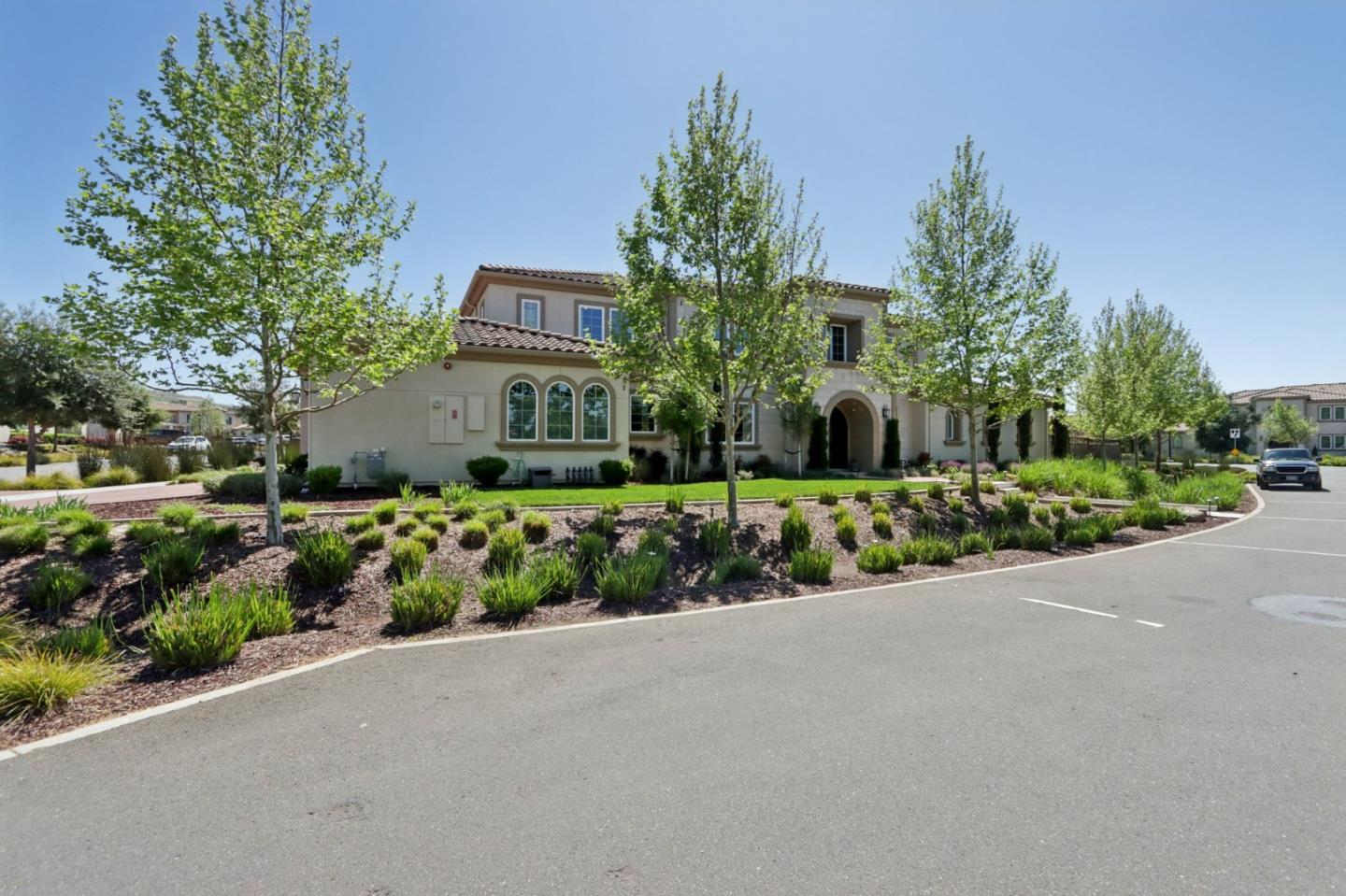 Detail Gallery Image 6 of 97 For 18600 Corte Arcangel, Morgan Hill,  CA 95037 - 5 Beds | 5/1 Baths