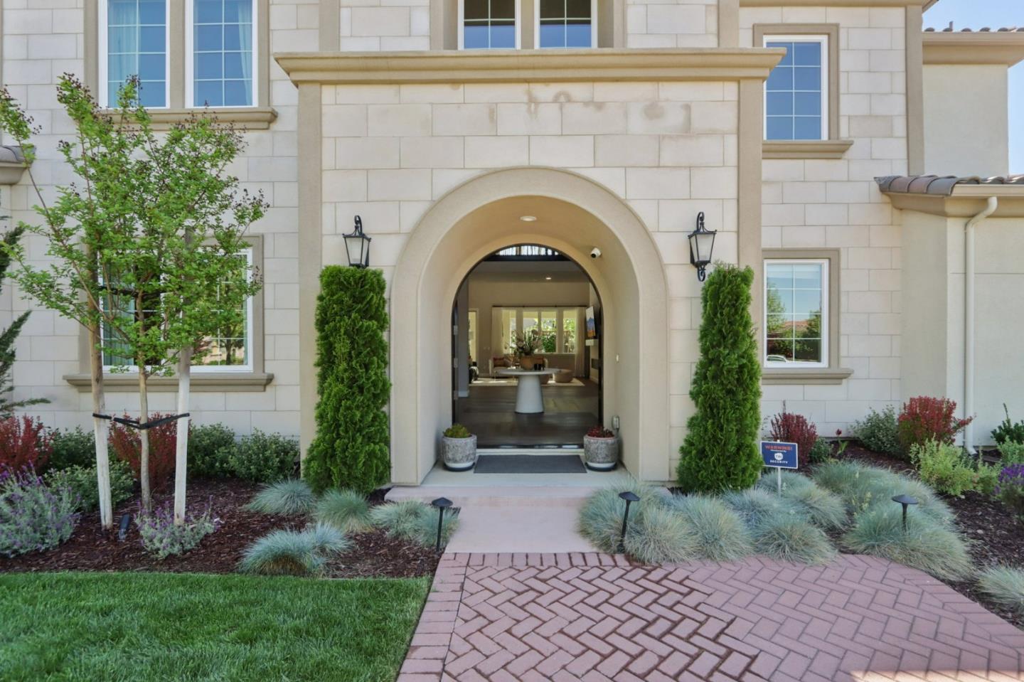 Detail Gallery Image 7 of 97 For 18600 Corte Arcangel, Morgan Hill,  CA 95037 - 5 Beds | 5/1 Baths