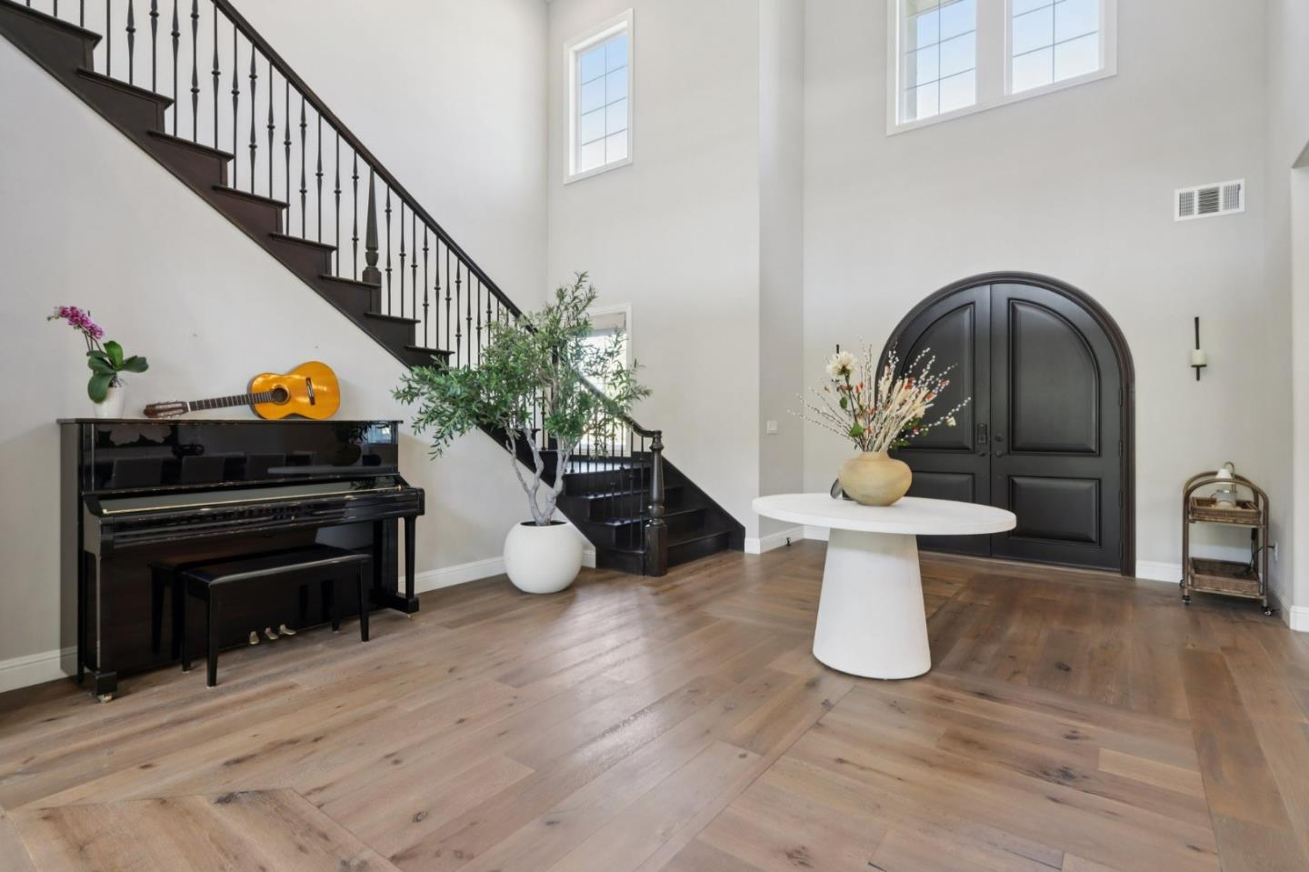 Detail Gallery Image 9 of 97 For 18600 Corte Arcangel, Morgan Hill,  CA 95037 - 5 Beds | 5/1 Baths