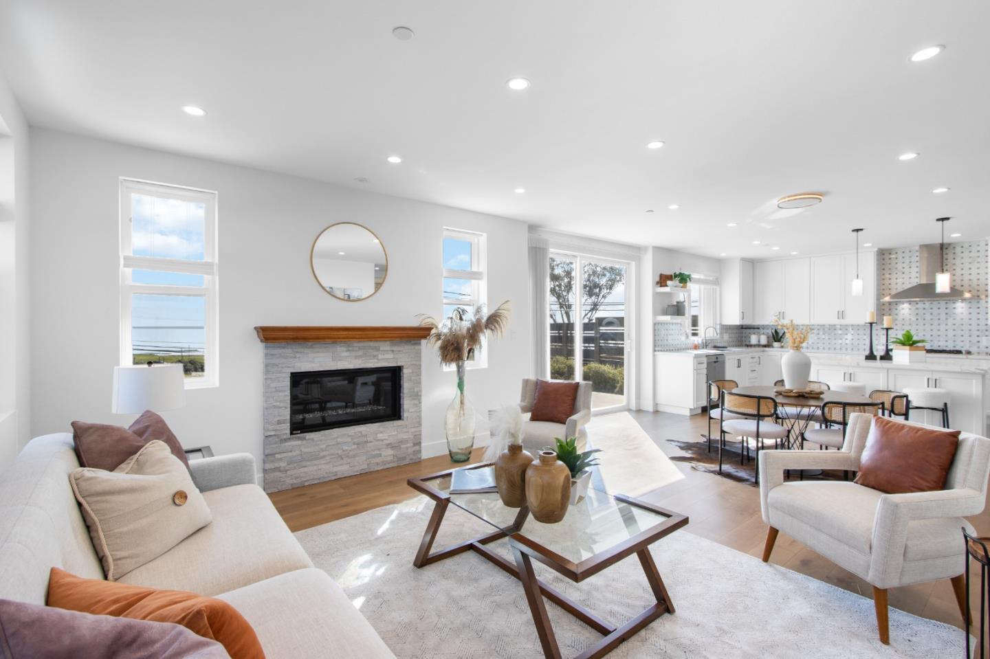 Detail Gallery Image 15 of 53 For 634 Coronado St, El Granada,  CA 94018 - 4 Beds | 3 Baths