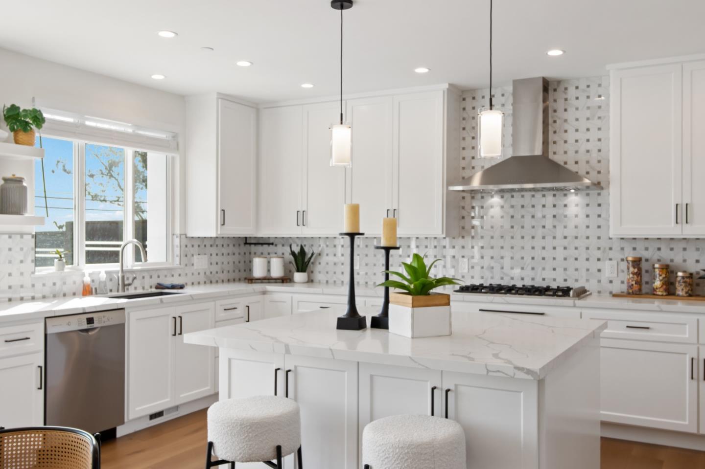 Detail Gallery Image 30 of 53 For 634 Coronado St, El Granada,  CA 94018 - 4 Beds | 3 Baths