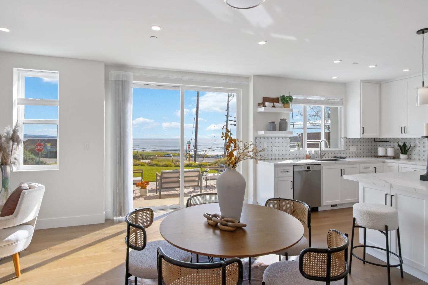 Detail Gallery Image 32 of 53 For 634 Coronado St, El Granada,  CA 94018 - 4 Beds | 3 Baths