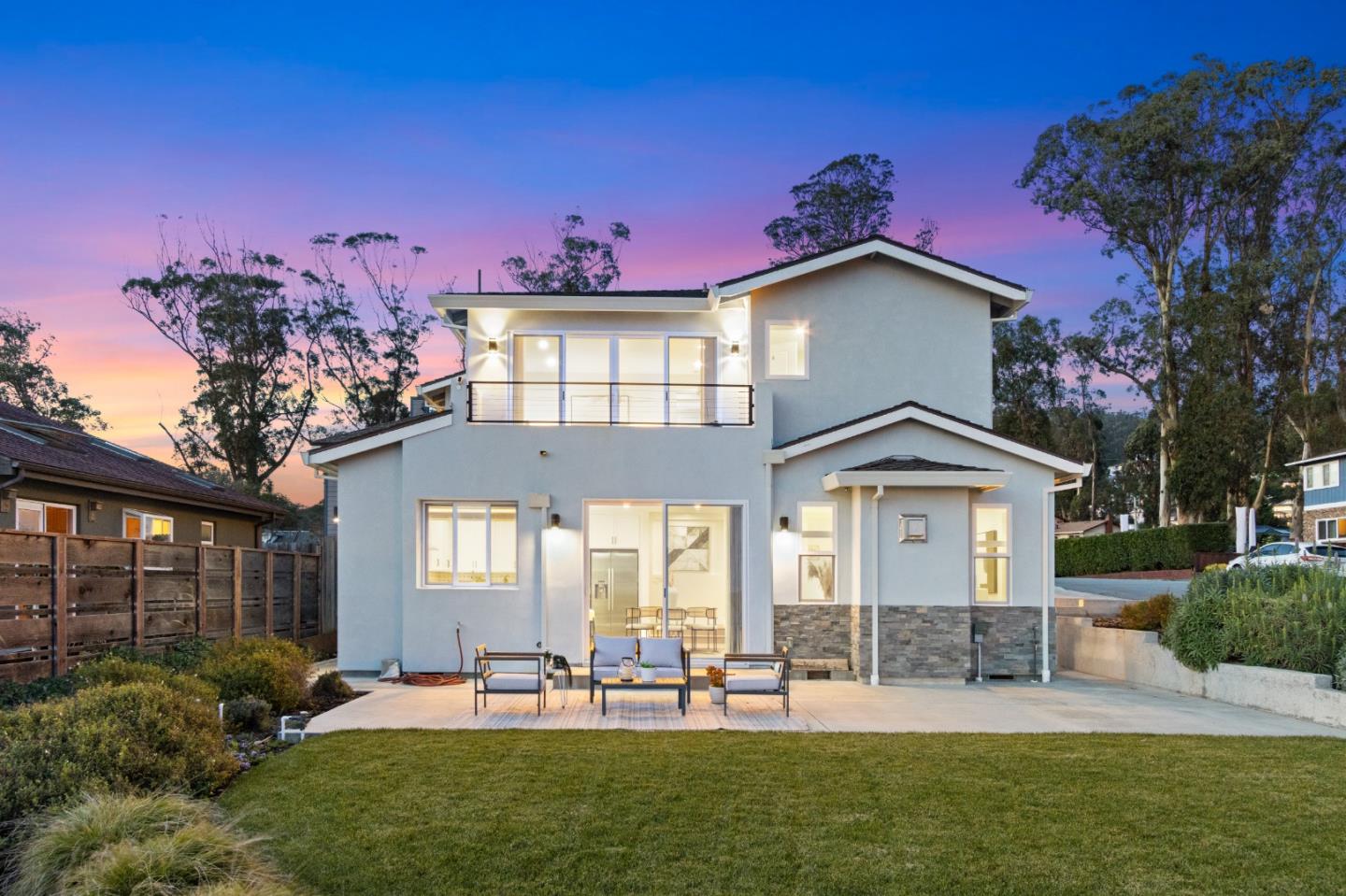 Detail Gallery Image 5 of 53 For 634 Coronado St, El Granada,  CA 94018 - 4 Beds | 3 Baths