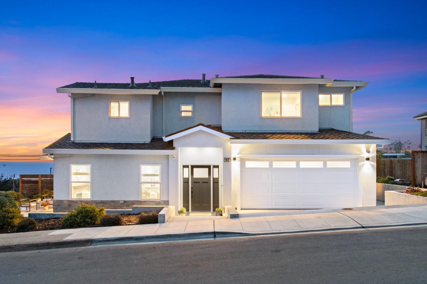 Detail Gallery Image 6 of 53 For 634 Coronado St, El Granada,  CA 94018 - 4 Beds | 3 Baths