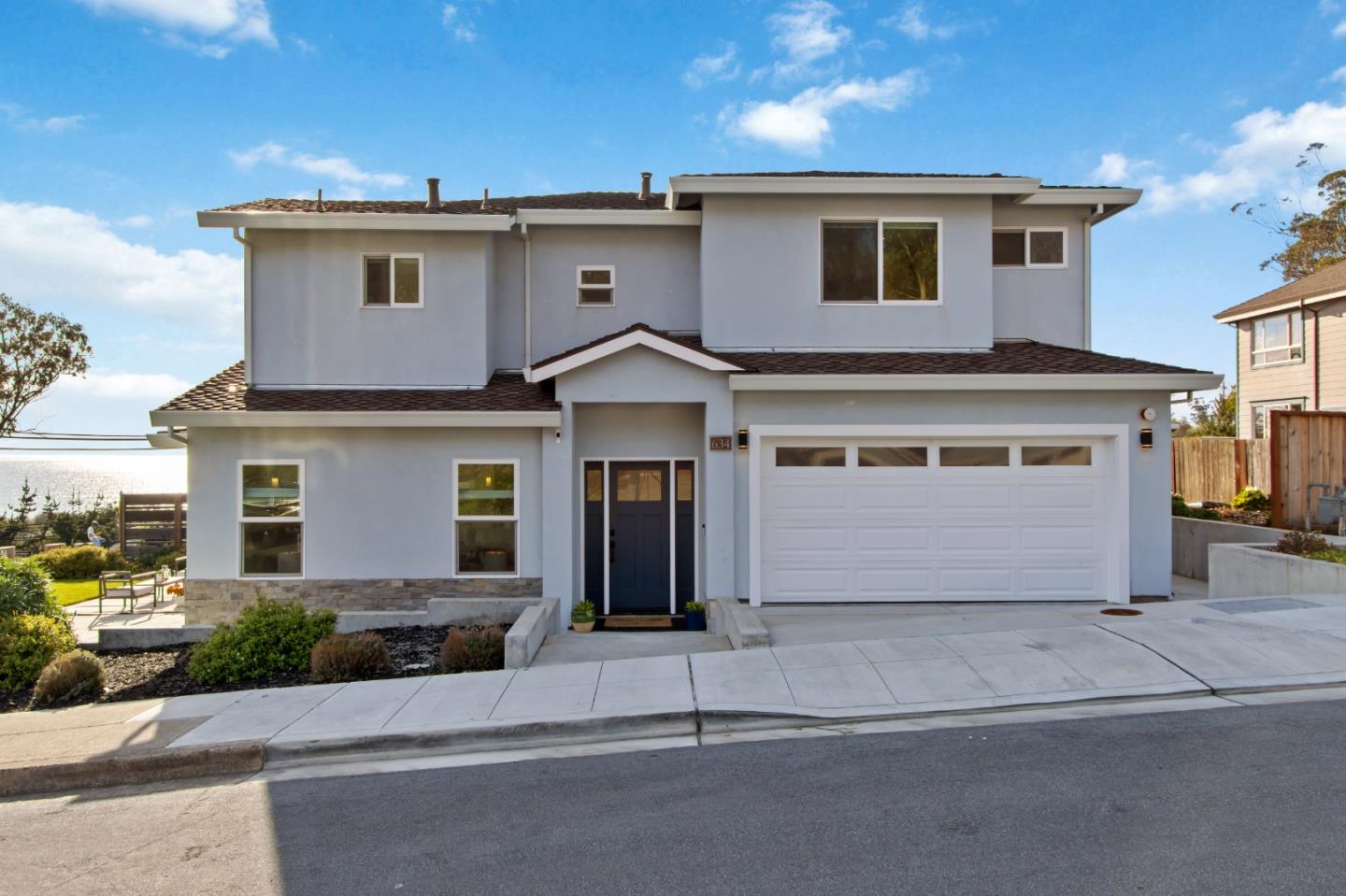 Detail Gallery Image 8 of 53 For 634 Coronado St, El Granada,  CA 94018 - 4 Beds | 3 Baths