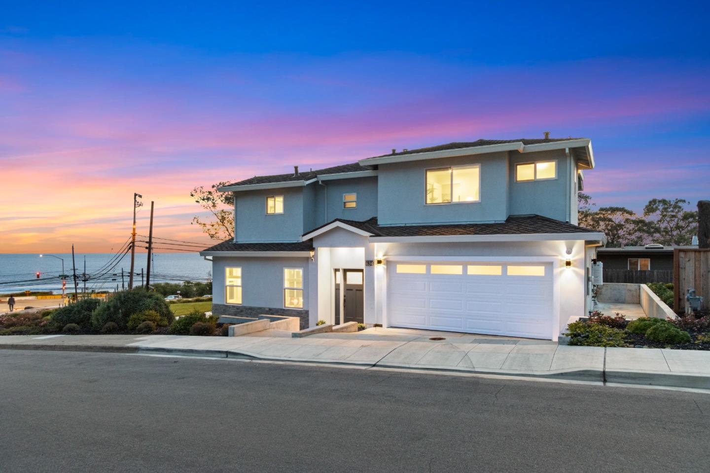 Detail Gallery Image 9 of 53 For 634 Coronado St, El Granada,  CA 94018 - 4 Beds | 3 Baths