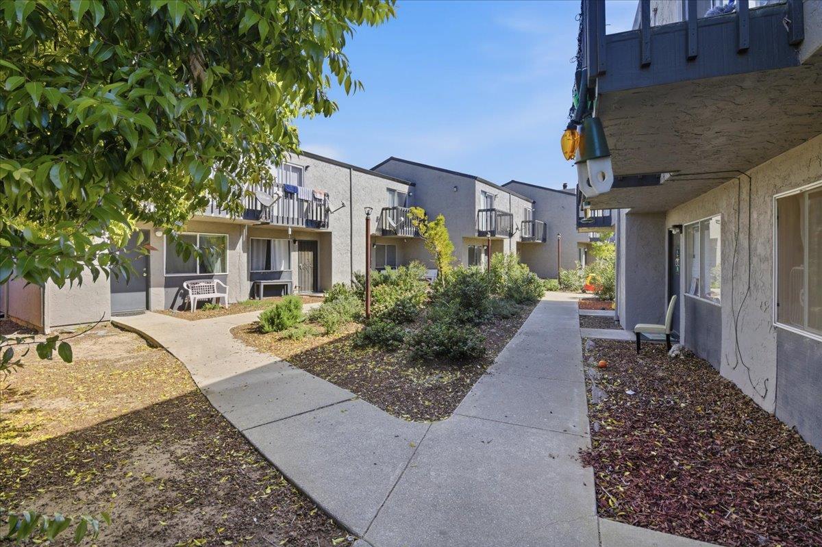 Detail Gallery Image 6 of 11 For 109 San Juan Grade Rd, Salinas,  CA 93906 - – Beds | – Baths