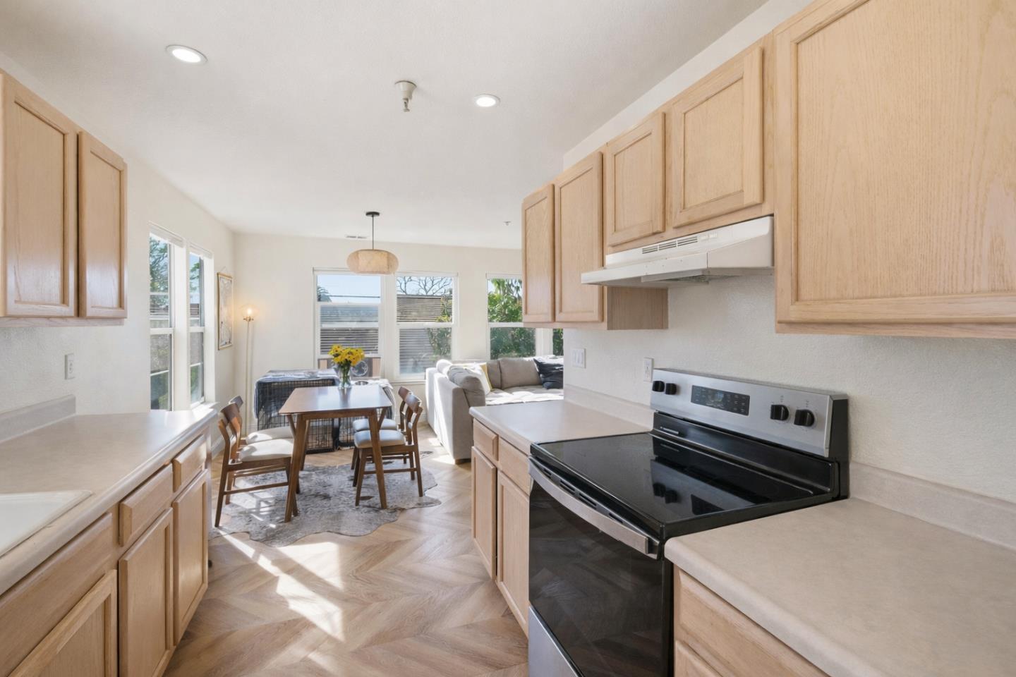 Detail Gallery Image 13 of 26 For 110 Library Ln, Santa Cruz,  CA 95062 - 2 Beds | 2 Baths