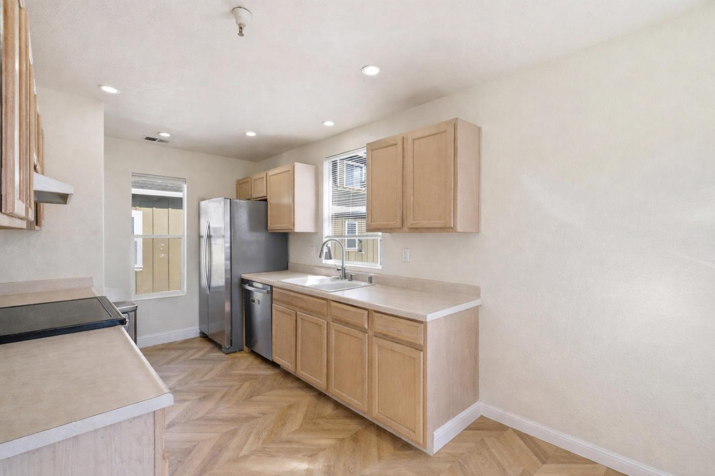 Detail Gallery Image 14 of 26 For 110 Library Ln, Santa Cruz,  CA 95062 - 2 Beds | 2 Baths