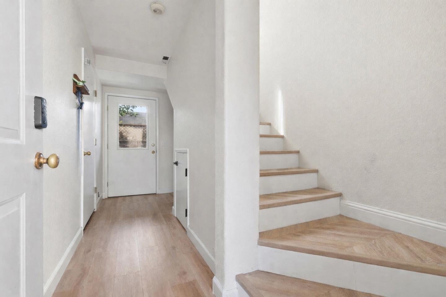 Detail Gallery Image 5 of 26 For 110 Library Ln, Santa Cruz,  CA 95062 - 2 Beds | 2 Baths