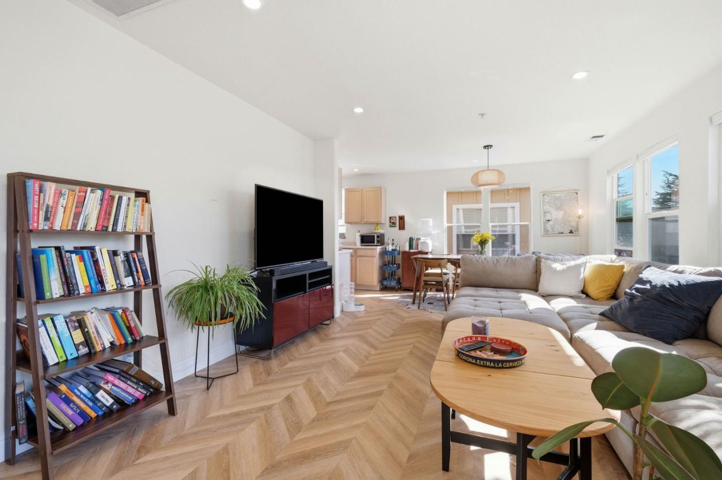 Detail Gallery Image 6 of 26 For 110 Library Ln, Santa Cruz,  CA 95062 - 2 Beds | 2 Baths