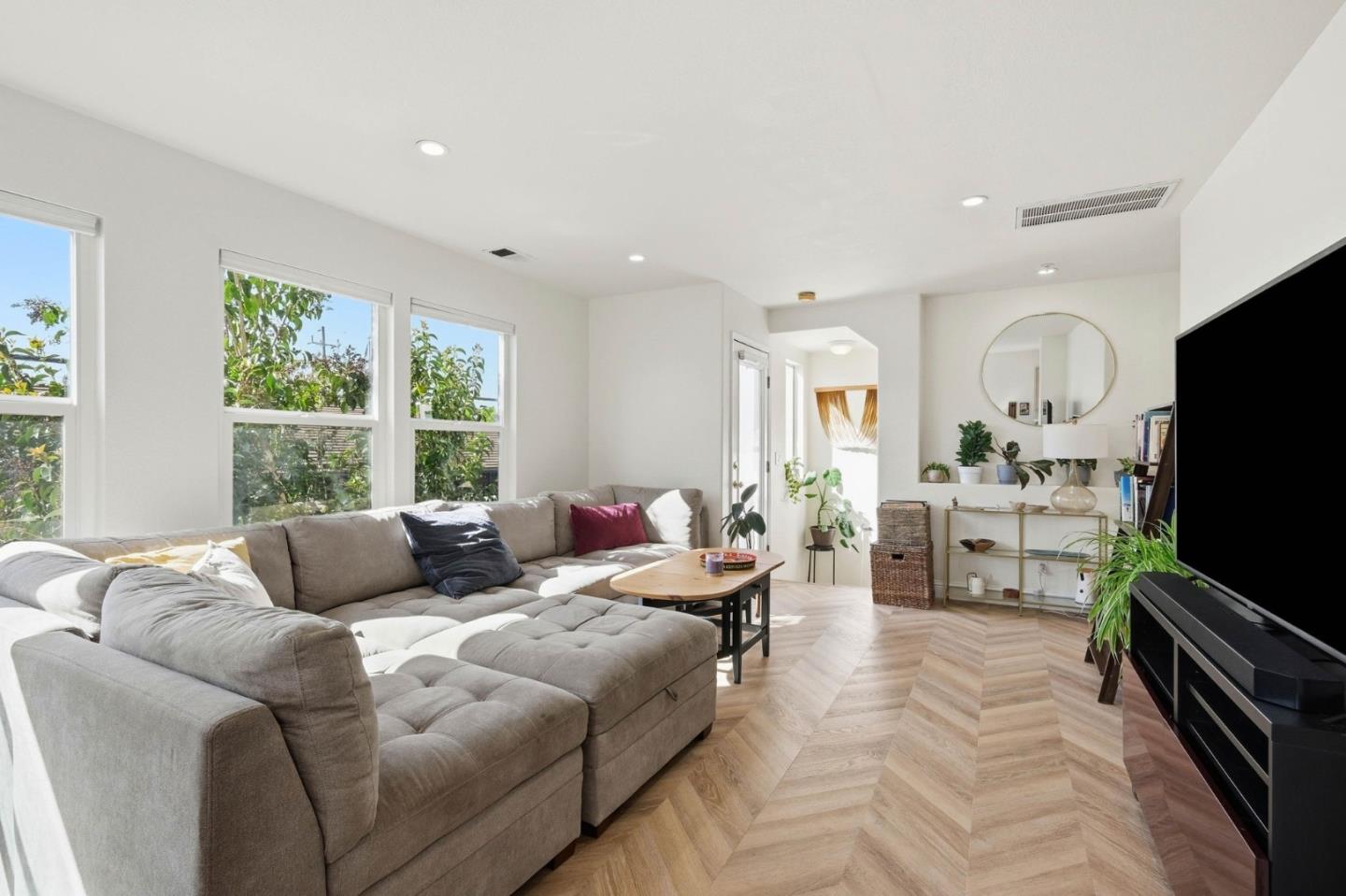 Detail Gallery Image 8 of 26 For 110 Library Ln, Santa Cruz,  CA 95062 - 2 Beds | 2 Baths