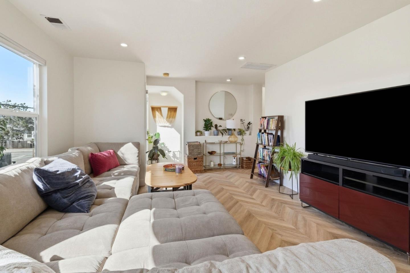 Detail Gallery Image 9 of 26 For 110 Library Ln, Santa Cruz,  CA 95062 - 2 Beds | 2 Baths