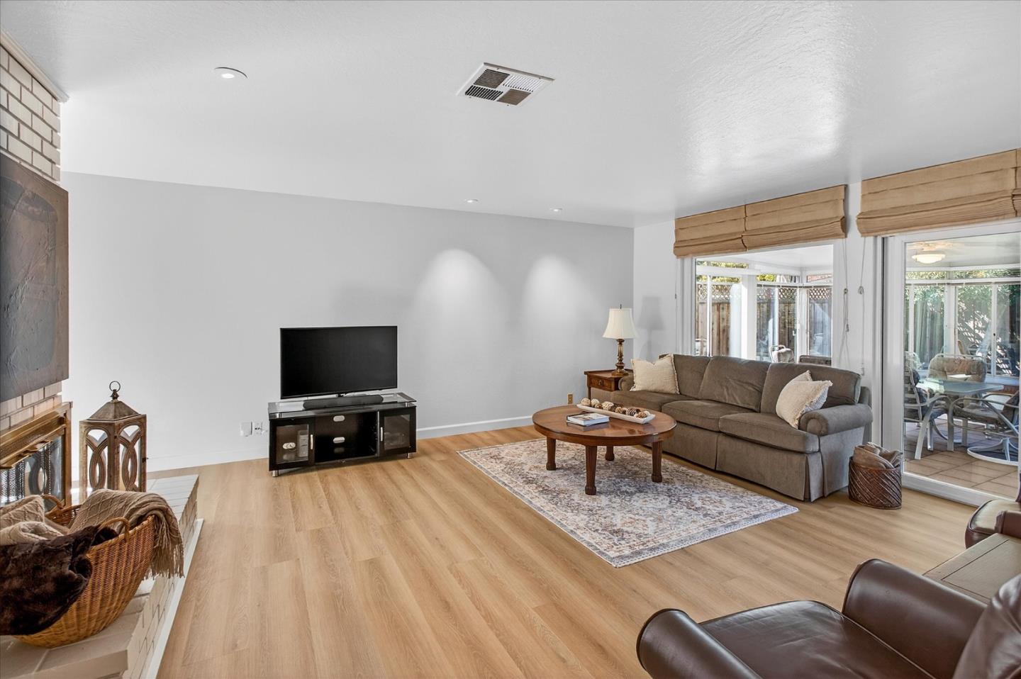 Detail Gallery Image 3 of 27 For 2069 Mayfield Ave, San Jose,  CA 95130 - 3 Beds | 2 Baths