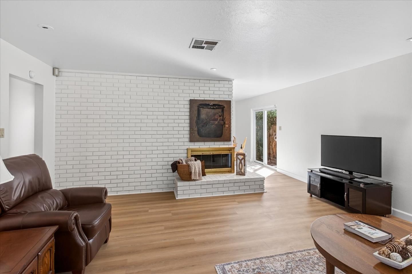 Detail Gallery Image 4 of 27 For 2069 Mayfield Ave, San Jose,  CA 95130 - 3 Beds | 2 Baths