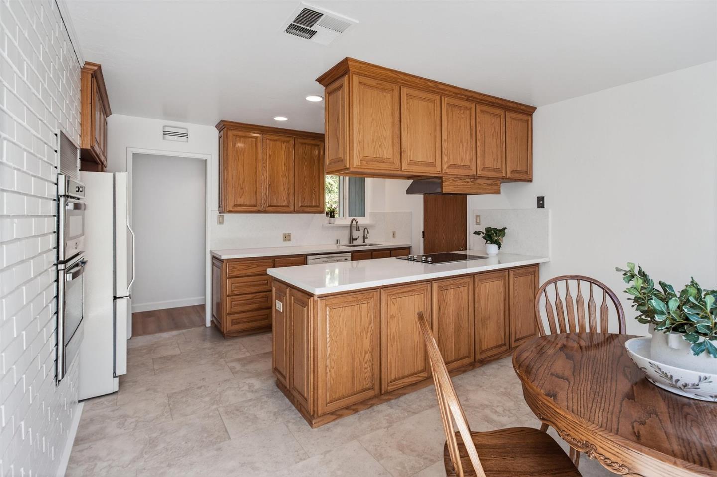 Detail Gallery Image 6 of 27 For 2069 Mayfield Ave, San Jose,  CA 95130 - 3 Beds | 2 Baths