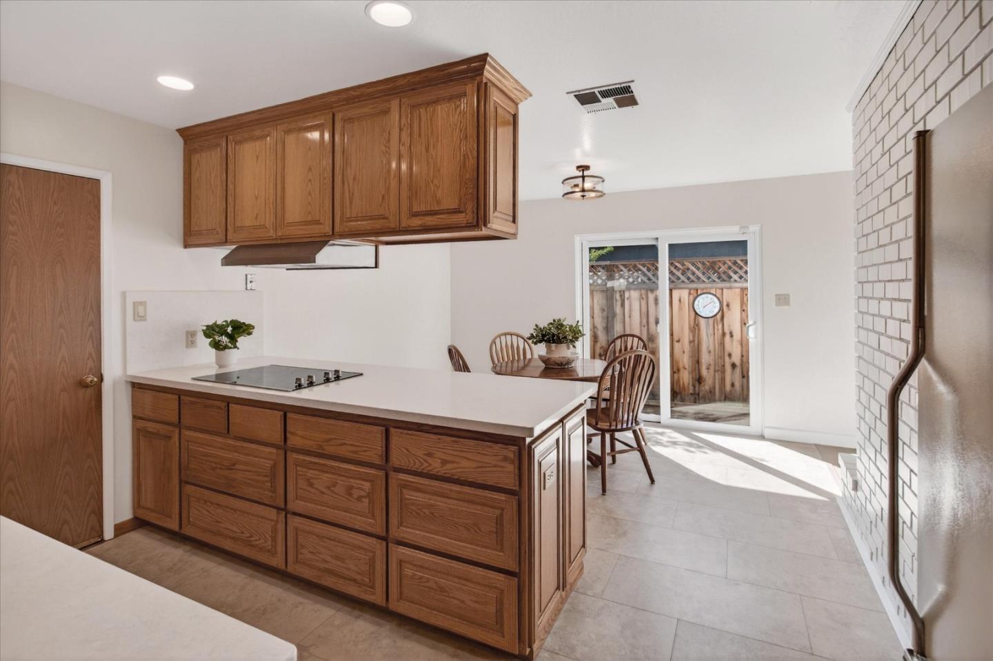 Detail Gallery Image 7 of 27 For 2069 Mayfield Ave, San Jose,  CA 95130 - 3 Beds | 2 Baths