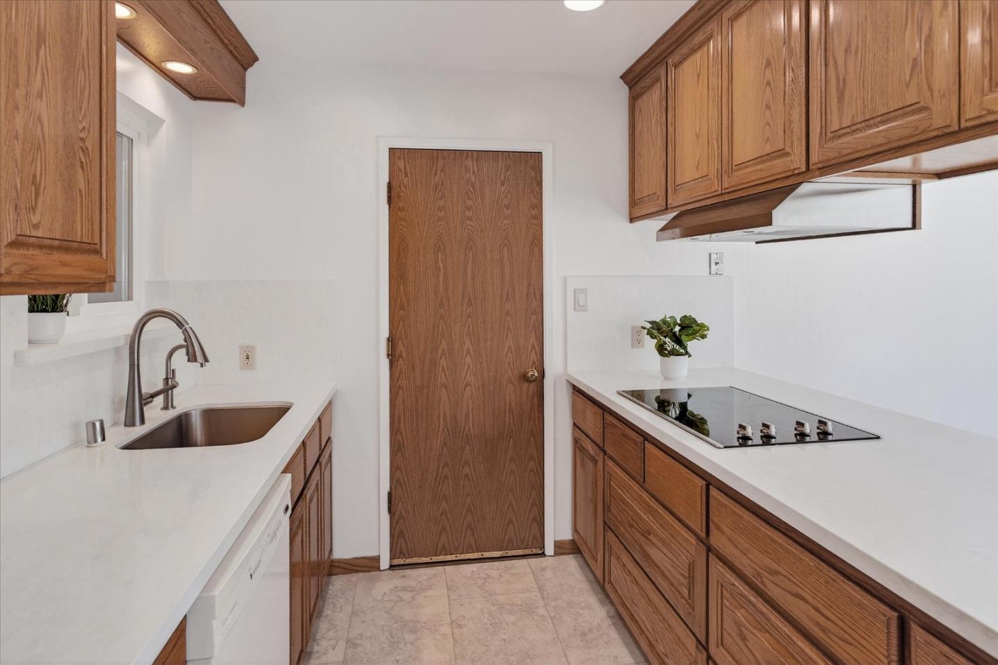 Detail Gallery Image 8 of 27 For 2069 Mayfield Ave, San Jose,  CA 95130 - 3 Beds | 2 Baths