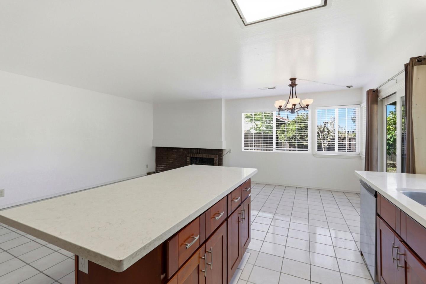 Detail Gallery Image 12 of 32 For 1197 Barrington Ct, San Jose,  CA 95121 - 4 Beds | 2 Baths