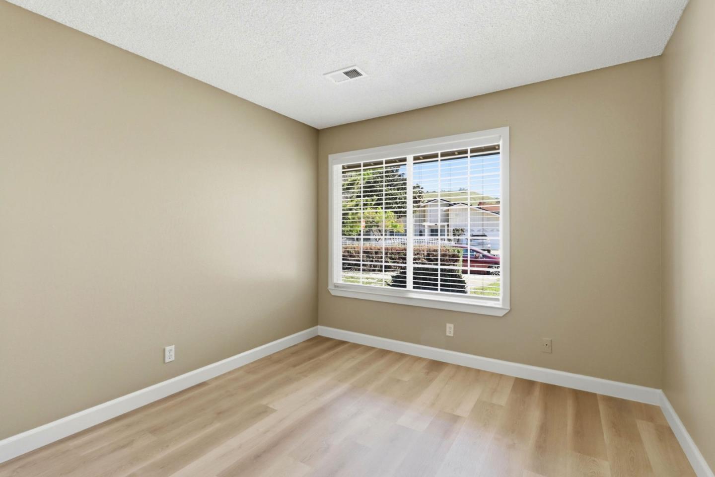 Detail Gallery Image 16 of 32 For 1197 Barrington Ct, San Jose,  CA 95121 - 4 Beds | 2 Baths